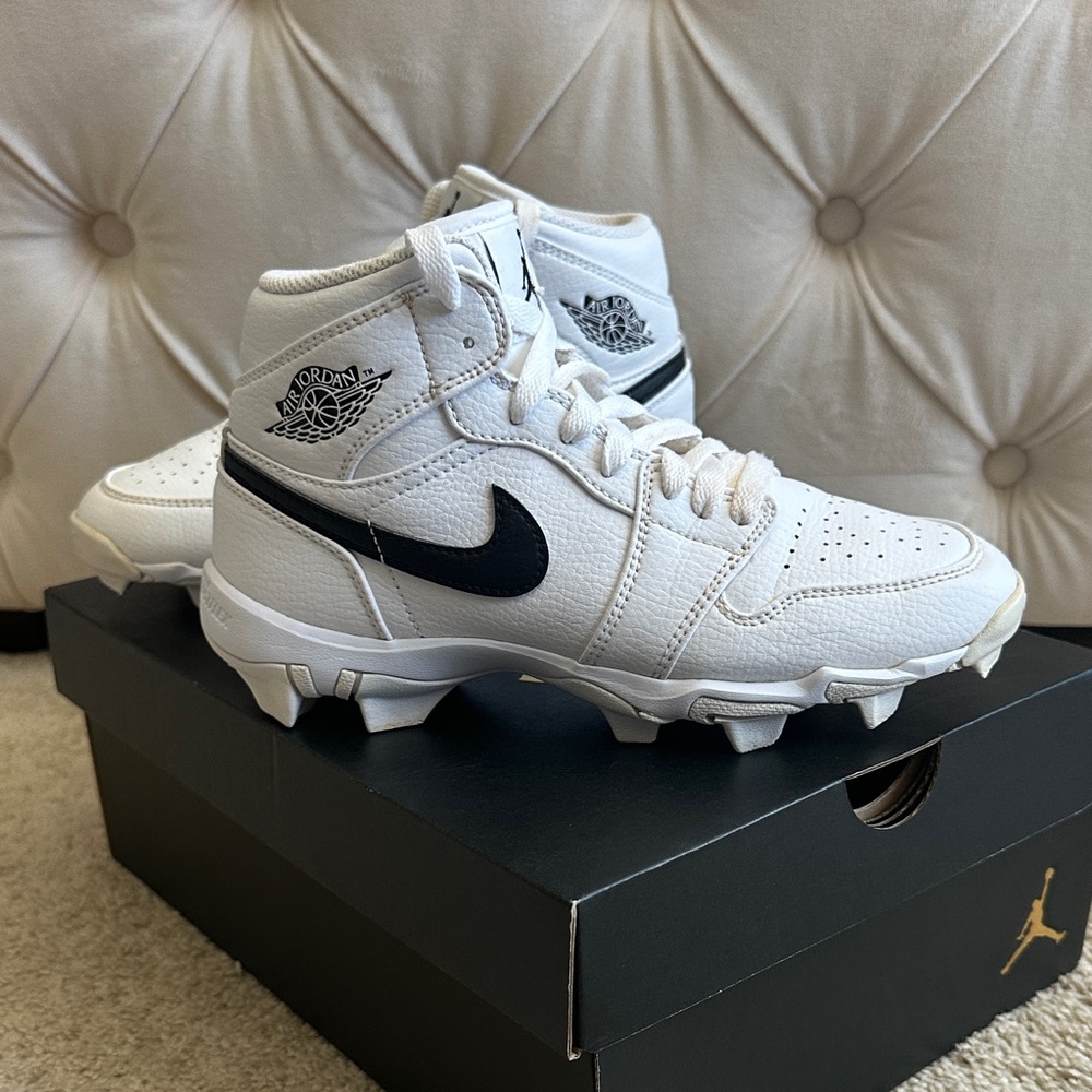 Nike Air Jordan White and Black Sports Cleats
